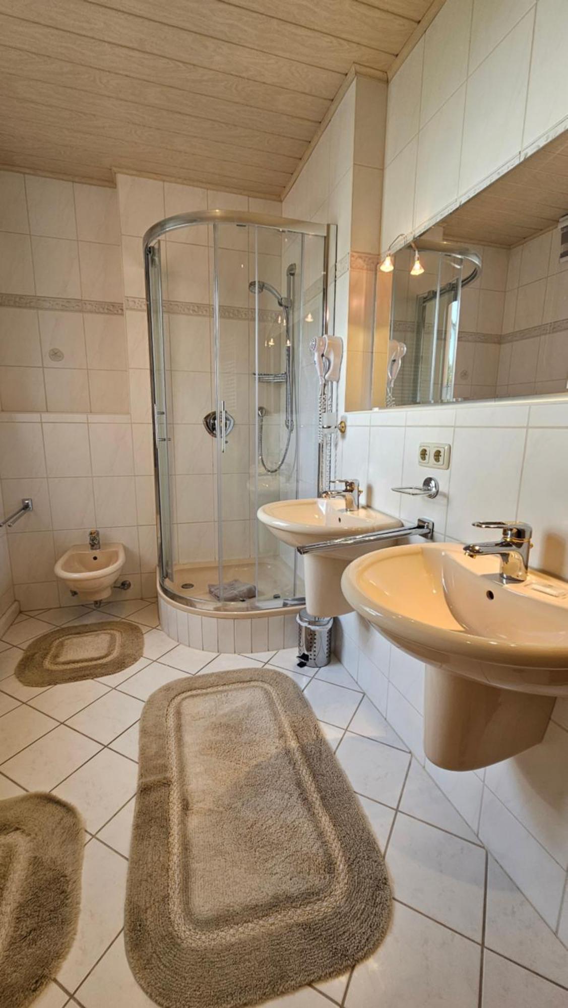 Pension Weisse Rose, Parkplatz, Fruehstueck, Wlan, Zentral باد إلستر المظهر الخارجي الصورة